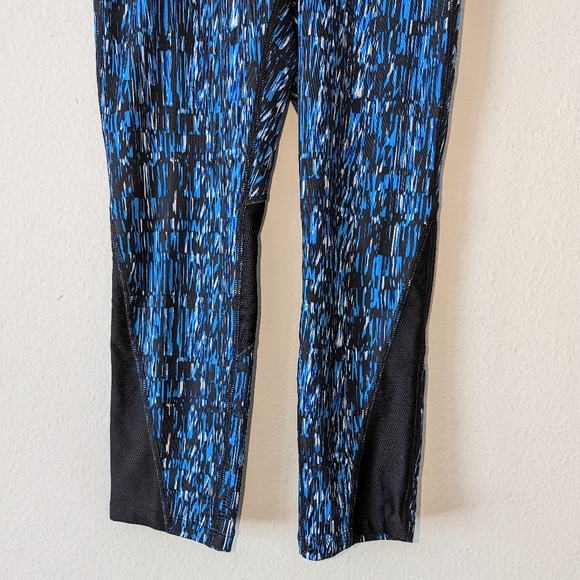 Nike Dri Fit Blue Patterned Capri Mesh Leggings XS - Picture 4 of 10